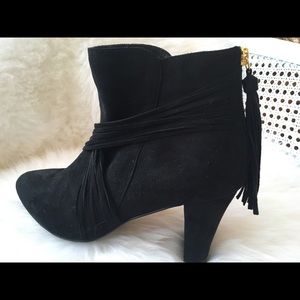 Size 9W black suede Comfortview dress boots.